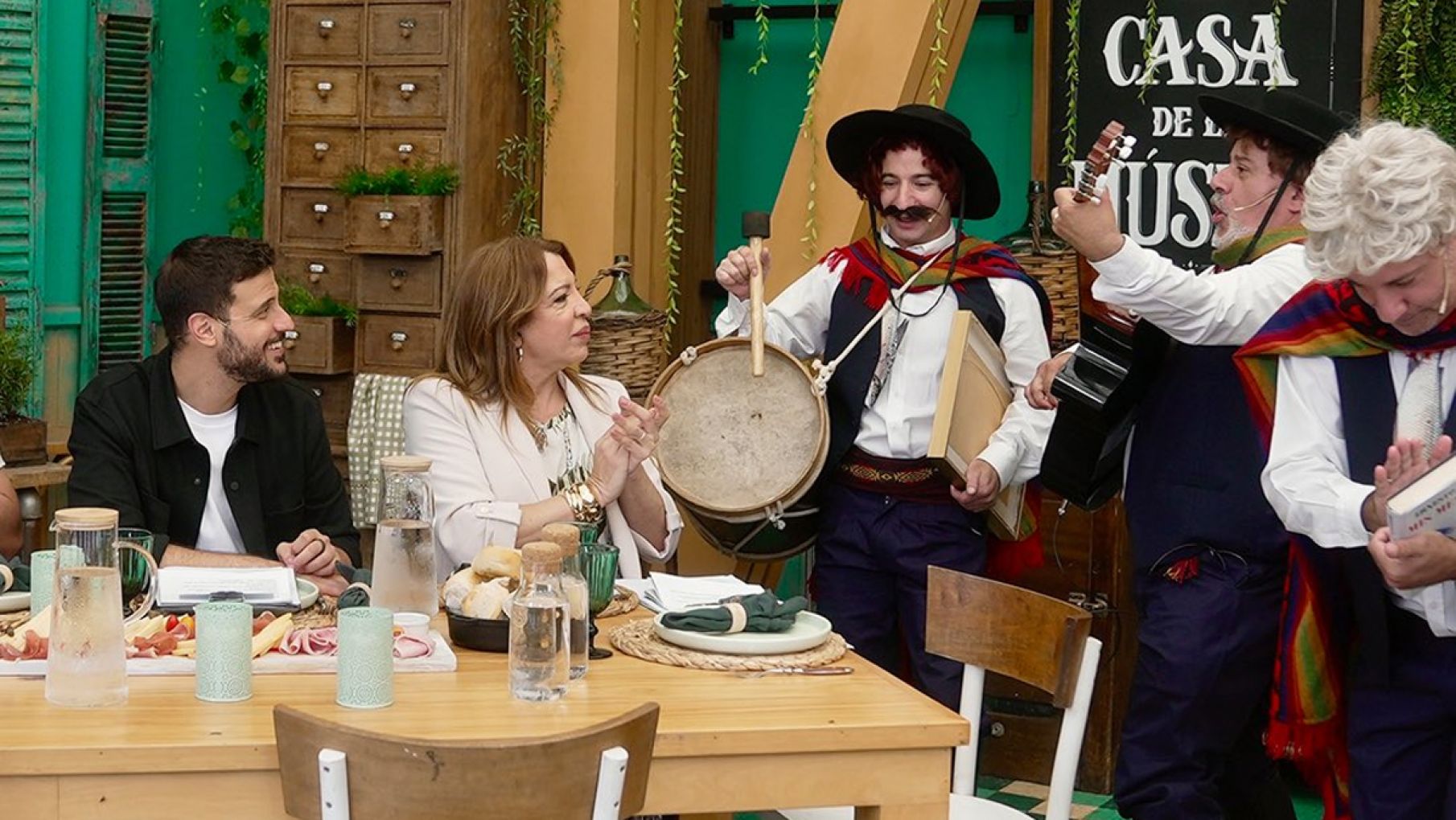 Quiénes son los invitados de "La Peña de Morfi" para este domingo